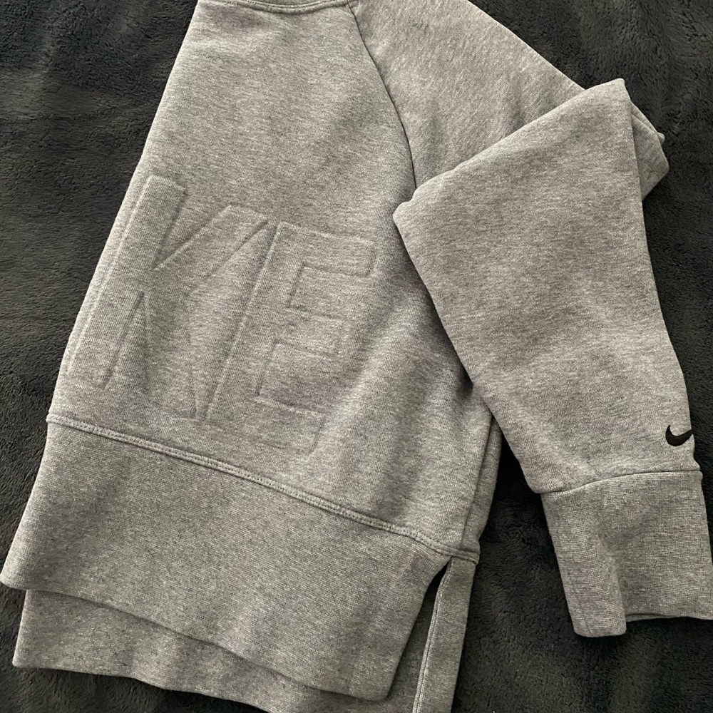 Nike dry versa pull over sweater